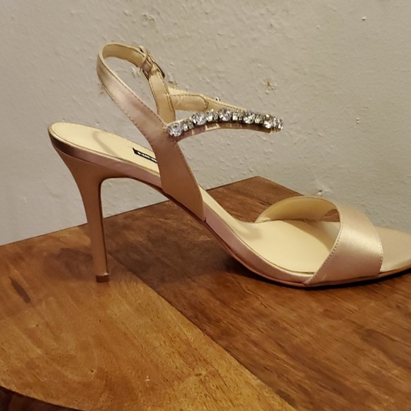 Nine West Cream Sandals/Pumps 10 1/2 & 8 1 /2 - Picture 2 of 6
